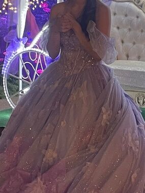 Quinceańera/ sweet 16 ballroom gown (purple) size 4